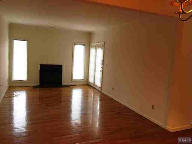 19 Allison Way - Photo 3 of 14