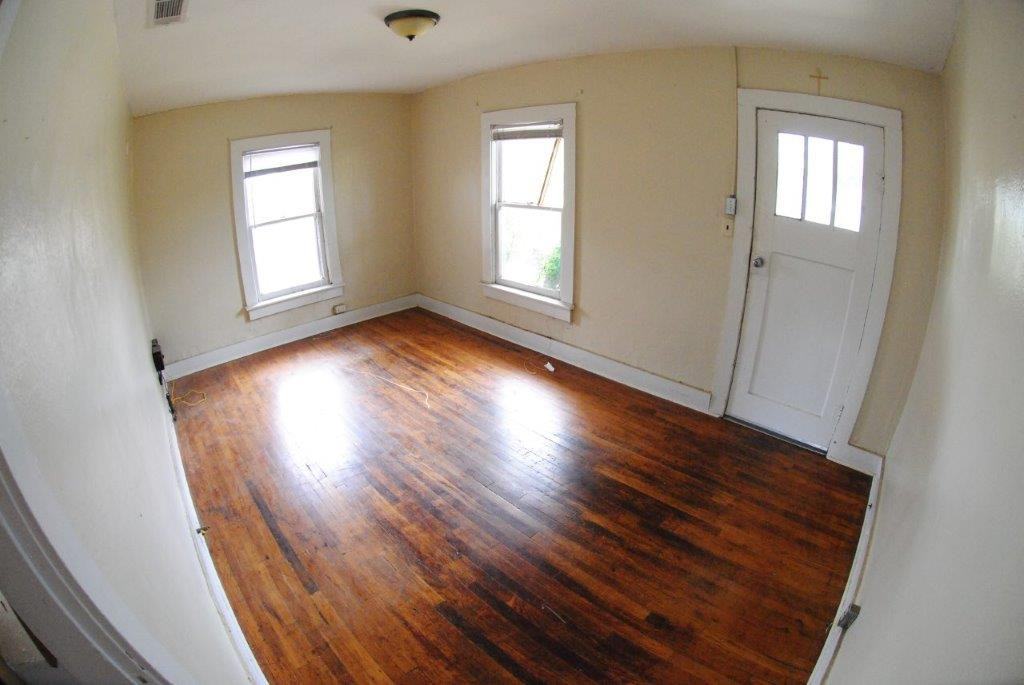 105 N Phelps St - Photo 3 of 14