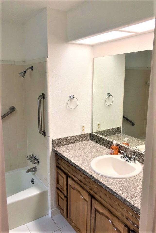 1309 Somerset Dr - Photo 3 of 7