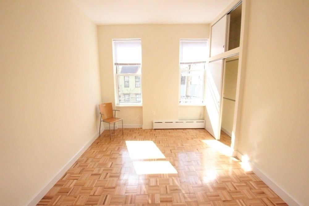 585 Onderdonk Ave #1L - Photo 2 of 10