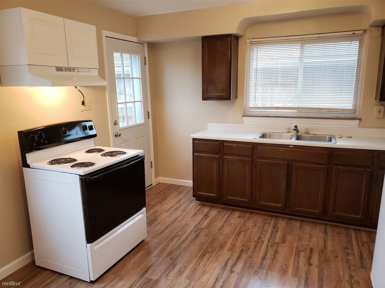 330 E Pike St - Photo 3 of 7