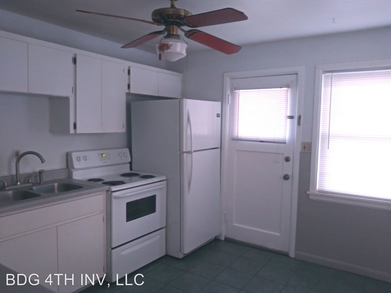 425 30th Ave N - Photo 2 of 8