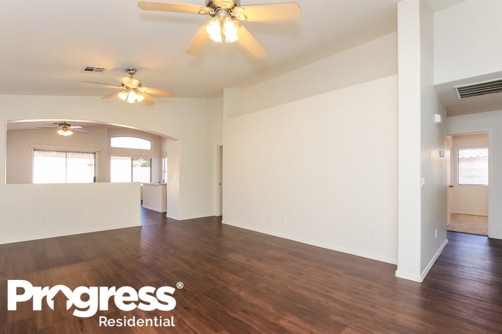 15032 W Watson Ln - Photo 3 of 19