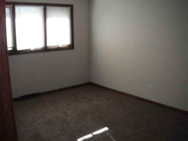 407 Blackstone Ave - Photo 2 of 14