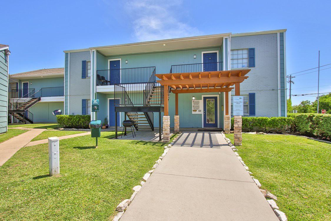 Banyan Bay Apartments - Photo 4 of 49