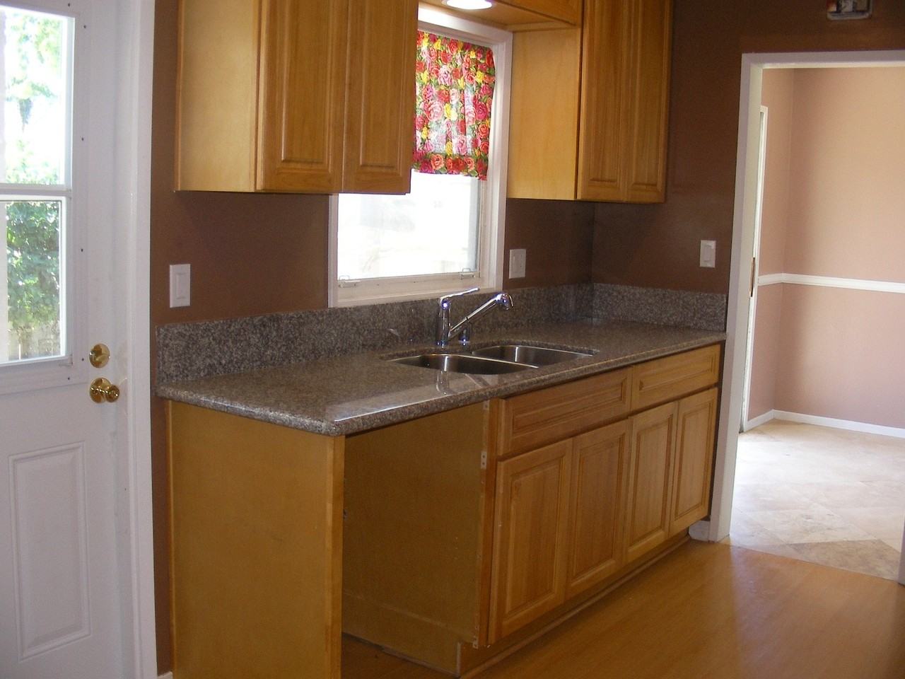 402 E 22nd St - Photo 3 of 20