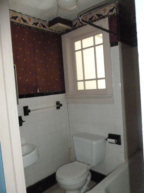 220 Clymer St - Photo 3 of 7