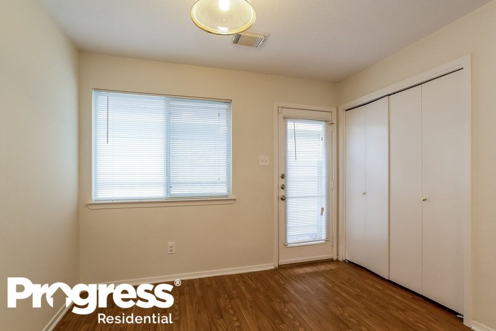 26874 Wellington Ct - Photo 3 of 14