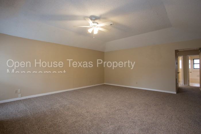 2948 Woodbridge Dr - Photo 2 of 10