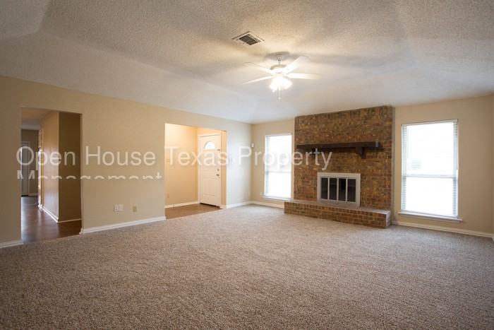 2948 Woodbridge Dr - Photo 3 of 10
