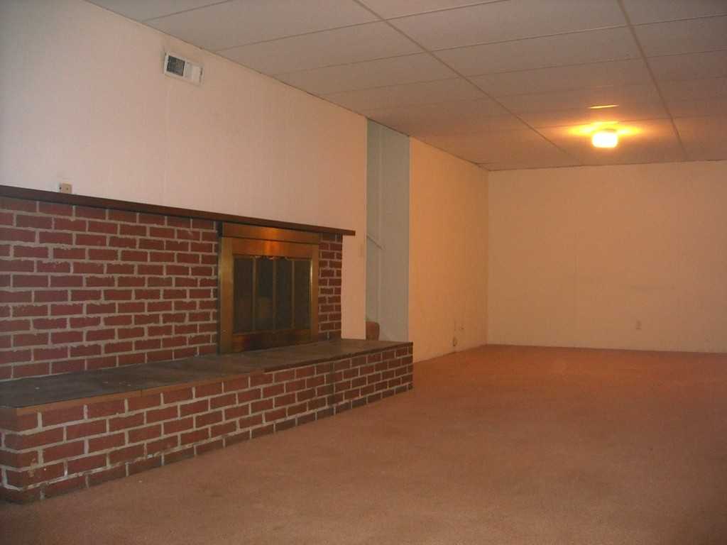 309 Princess Ct - Photo 2 of 10