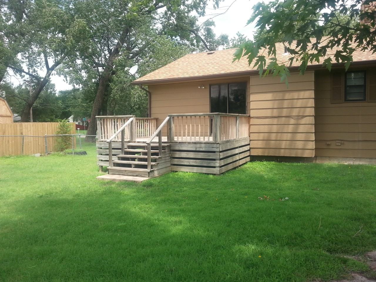 5521 West 2nd St N - Photo 2 of 24