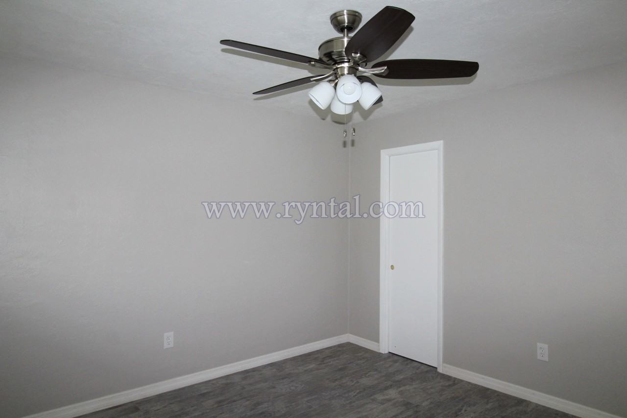 6371 Gateway Avenue - Photo 2 of 6