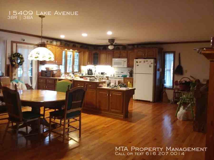 15409 Lake Ave - Photo 2 of 12