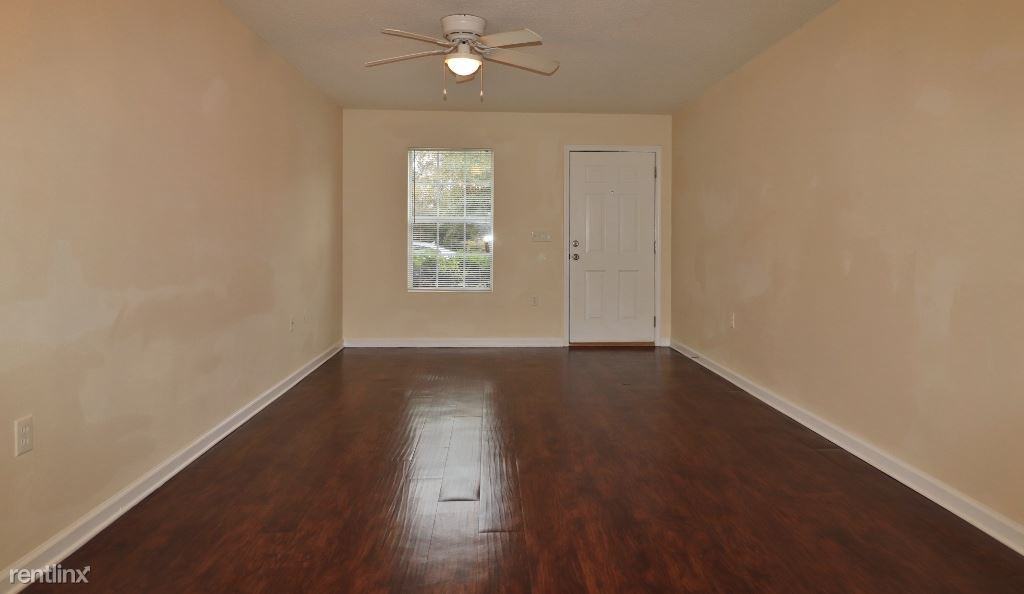 1327 Pangola Dr - Photo 3 of 8