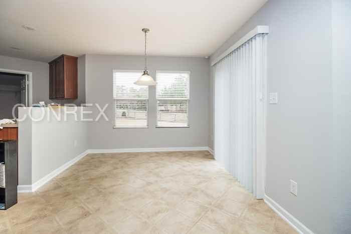 391 Jasmine Dr - Photo 3 of 6