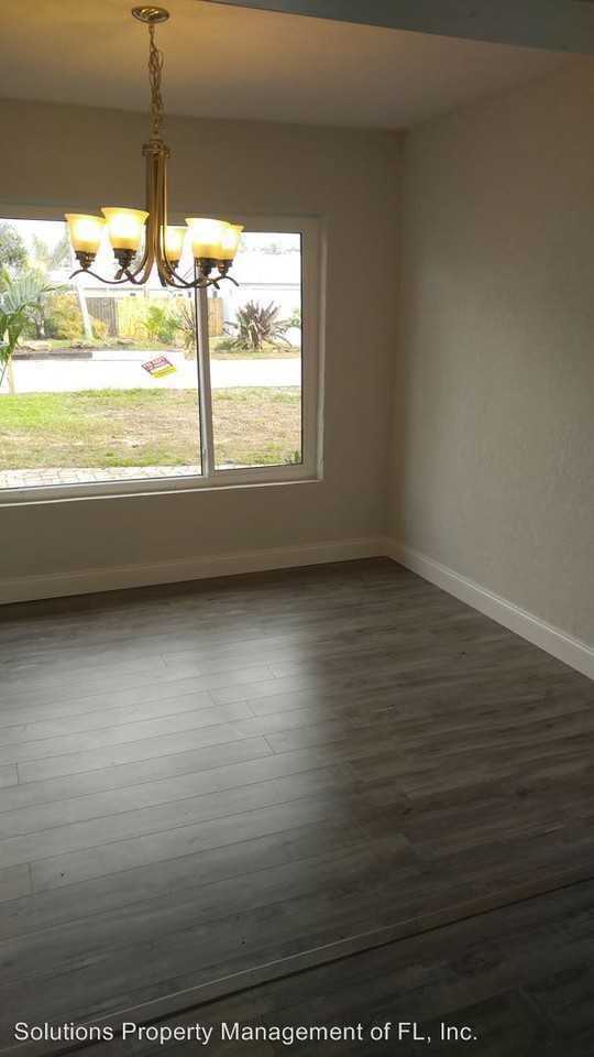 221 Norwood Ave - Photo 2 of 28
