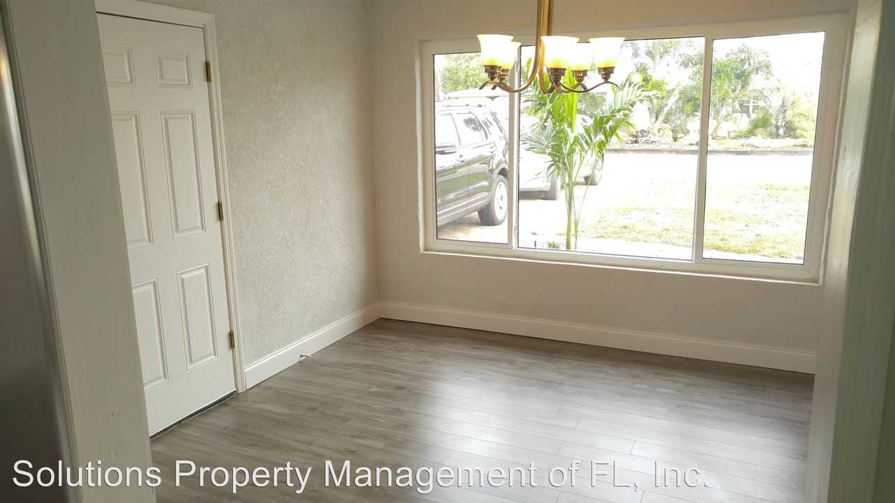 221 Norwood Ave - Photo 3 of 28