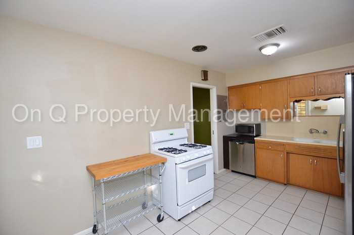 1639 E 12th St - Photo 3 of 20