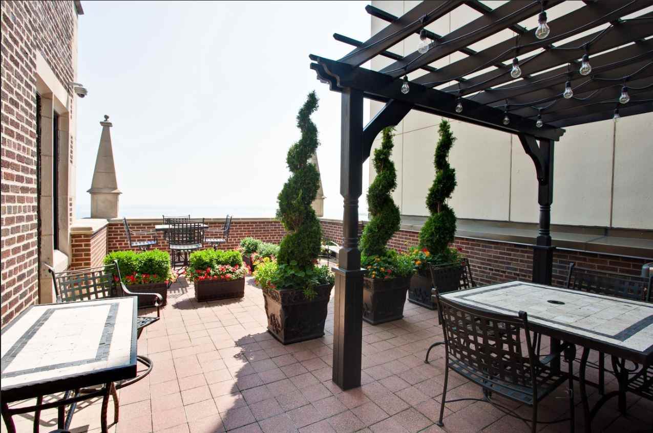 1420 North Lake Shore - Photo 2 of 8