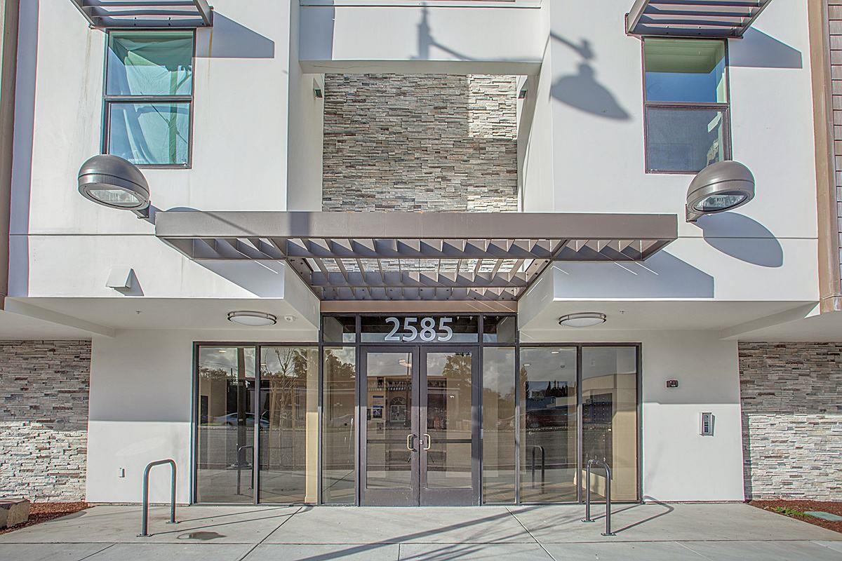 2585 El Camino Real