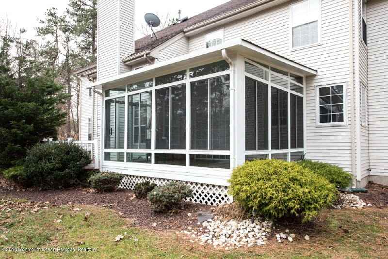 102 Erin Dr - Photo 3 of 50