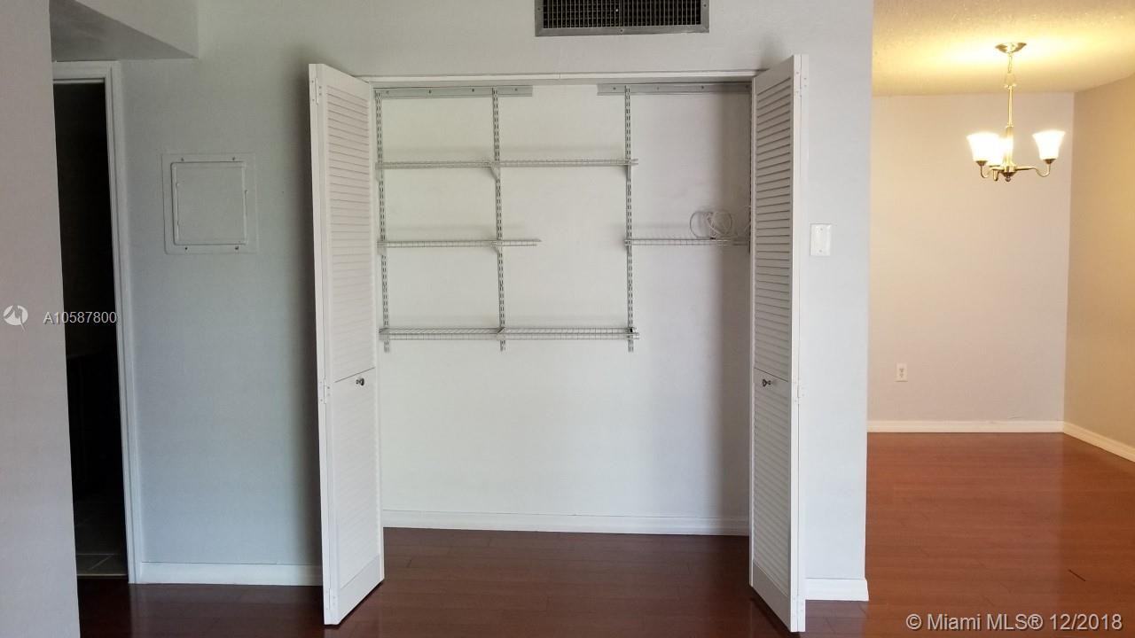 10810 N Kendall Dr - Photo 2 of 6