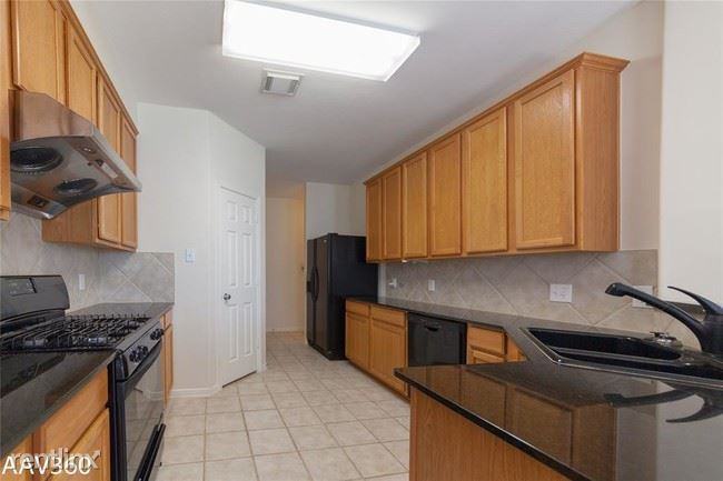 2943 Meadowglen Crest - Photo 3 of 18