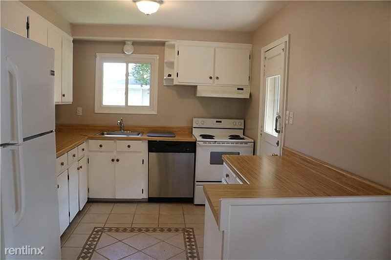 3437 Syracuse St - Photo 3 of 5