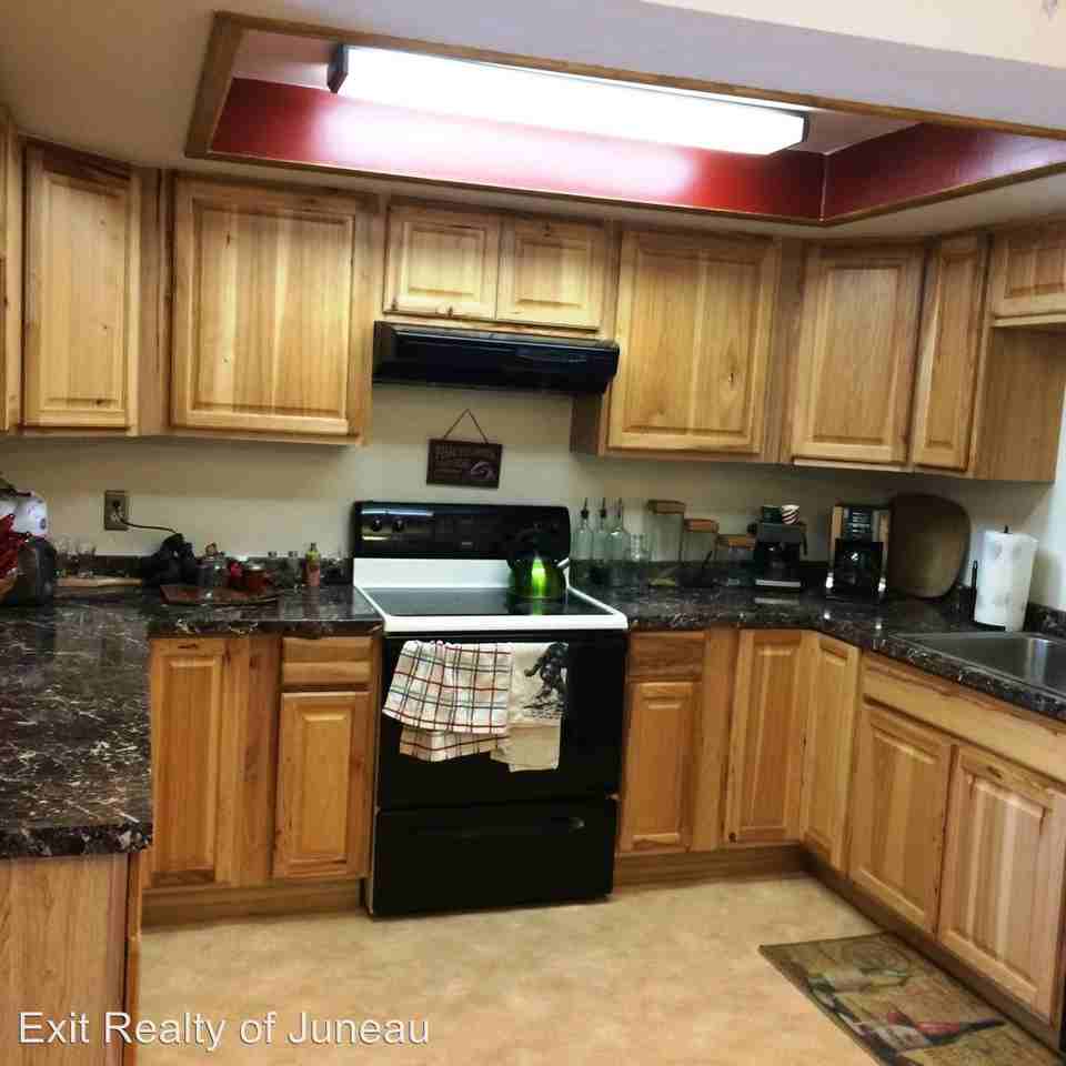 3360 Nowell Ave #4 - Photo 2 of 7