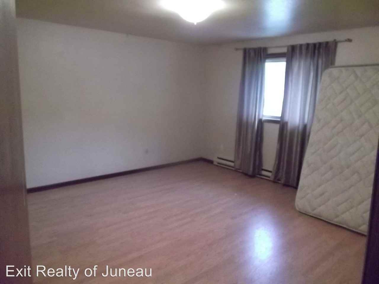 3360 Nowell Ave #4 - Photo 3 of 7