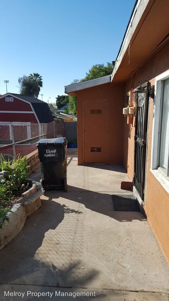 316 S Willie James Jones Ave - Photo 3 of 8