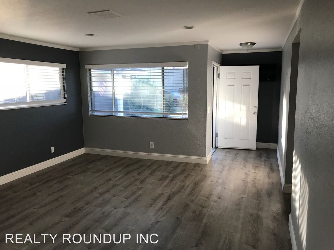 1023 Azure Ct - Photo 2 of 13