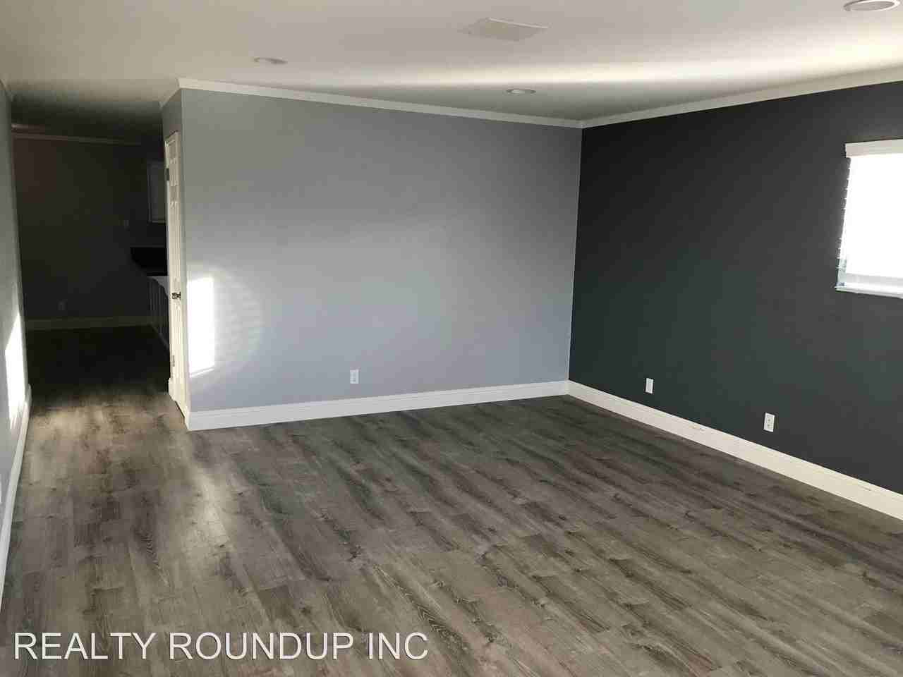 1023 Azure Ct - Photo 3 of 13