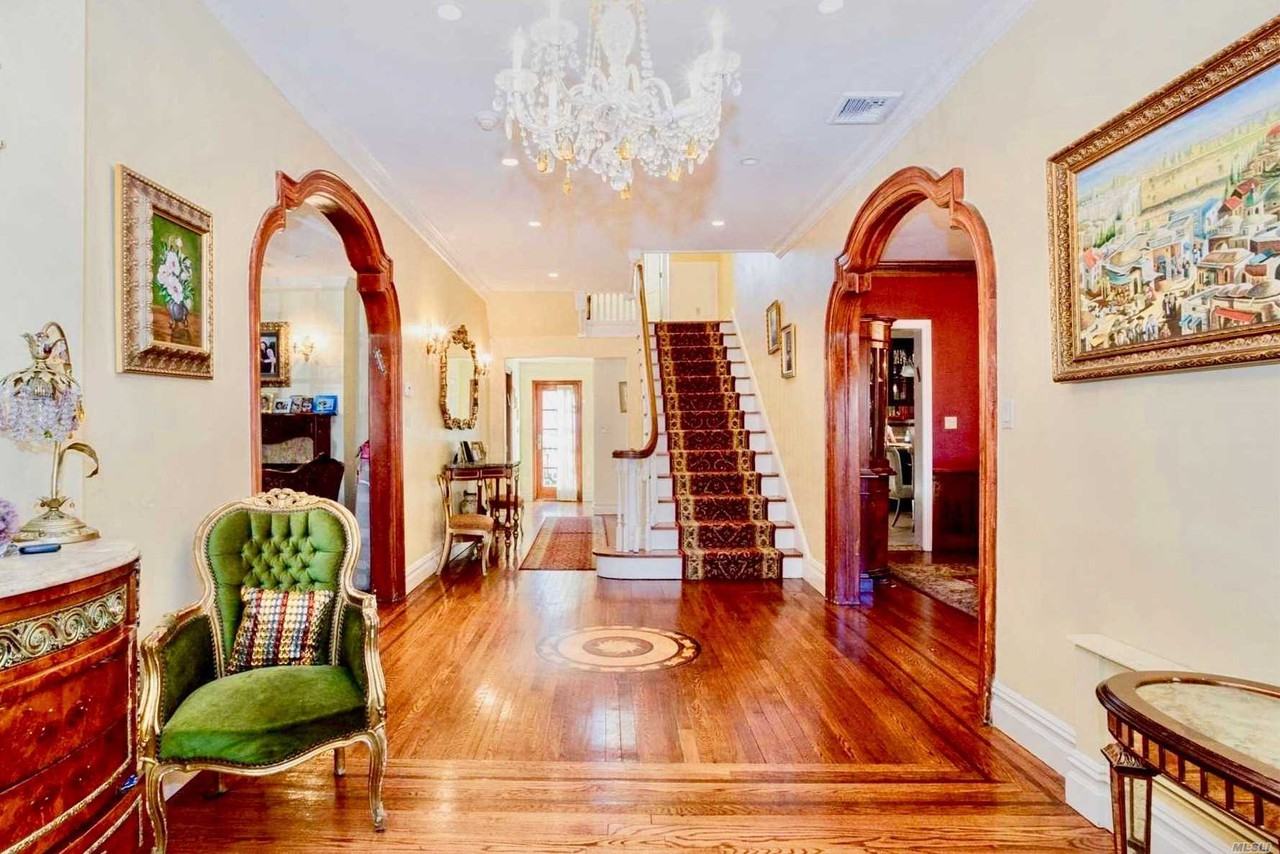 95 Briarwood Ln - Photo 2 of 13