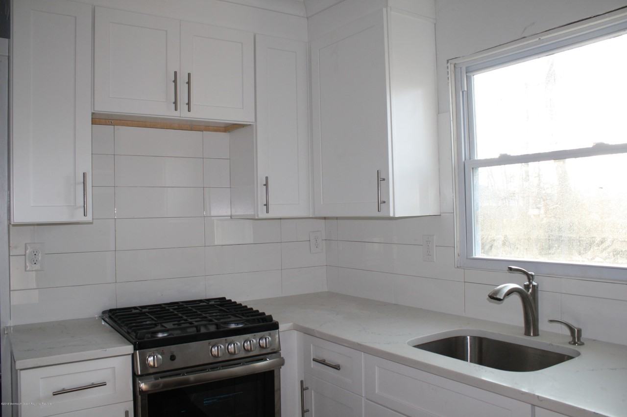 26 Oakwood Ave - Photo 3 of 14