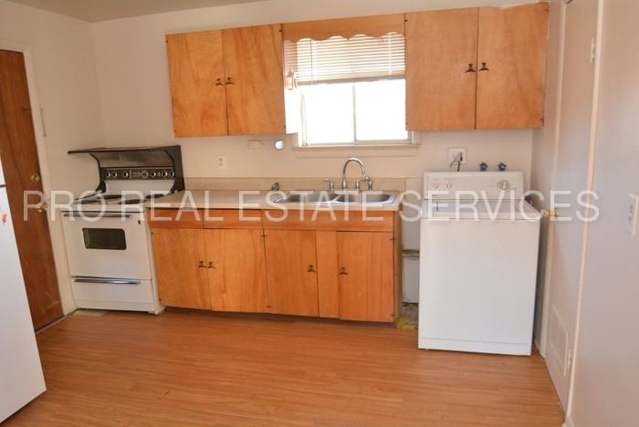 621 Gardenia Ct - Photo 2 of 7