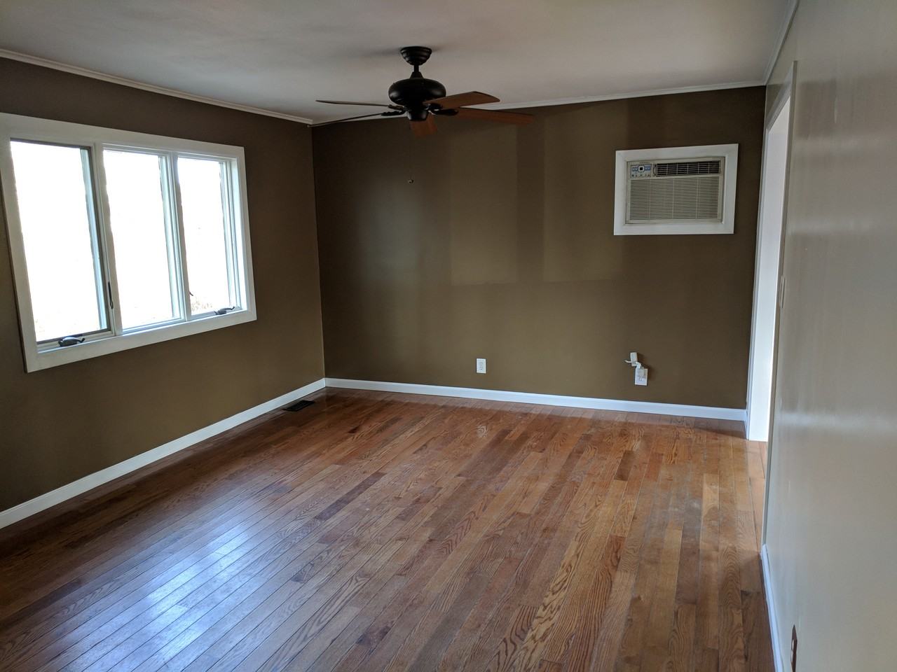 84 Parkwood Dr - Photo 3 of 9