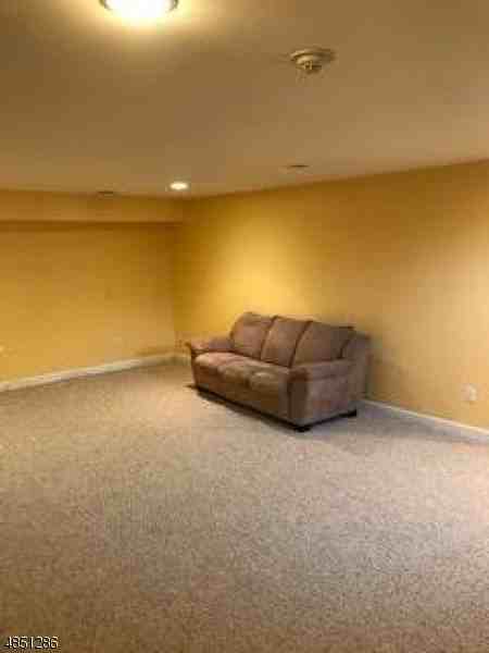 9 Katie Ct - Photo 2 of 16