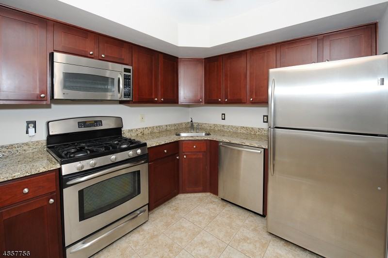 382 Cambridge Dr - Photo 3 of 7