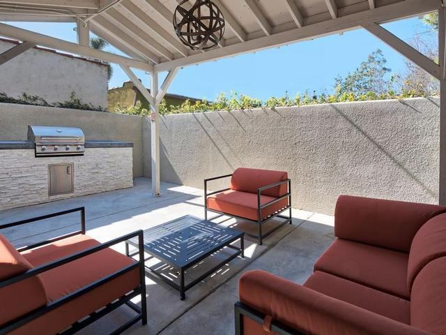 5746 Burchard Ave - Photo 7 of 10