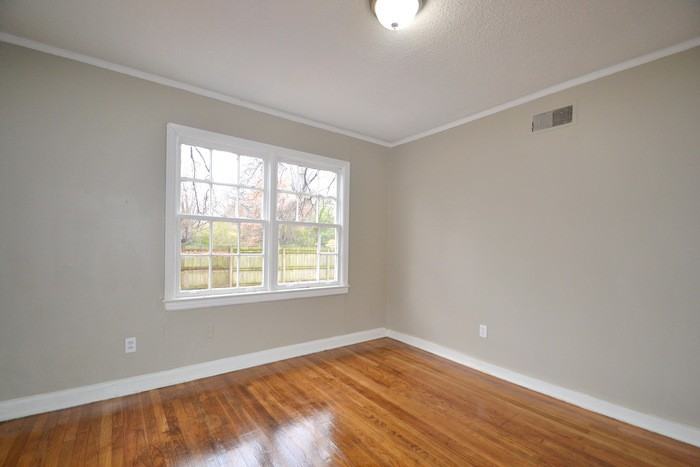 3084 Sharpe Ave - Photo 3 of 14