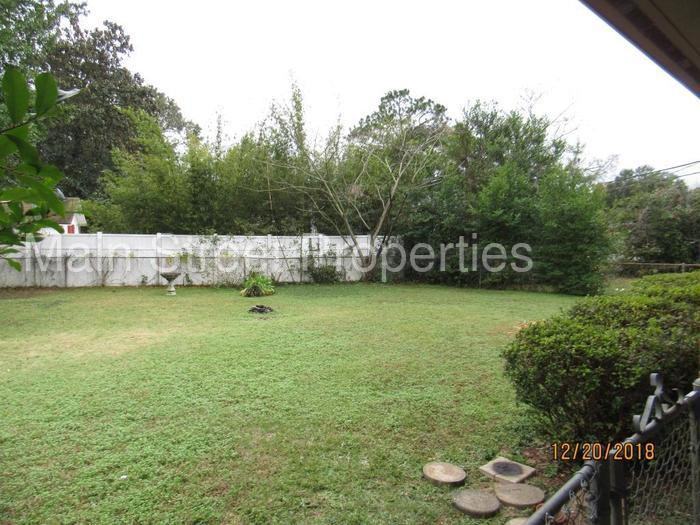 6071 Hilltop Dr - Photo 3 of 10