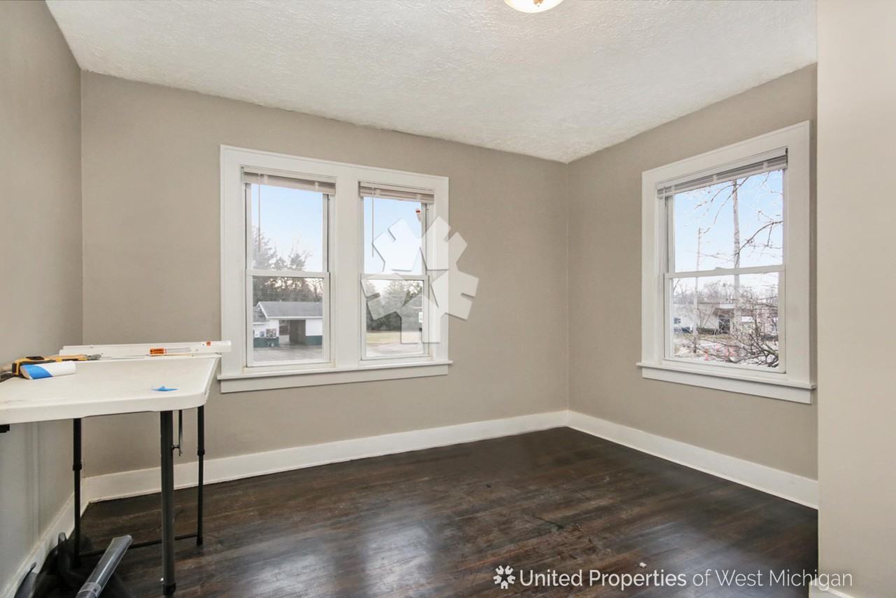 1555 Chicago Dr SW #2 - Photo 3 of 19