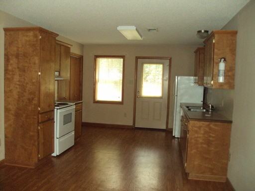 301 Pelican Dr - Photo 2 of 3