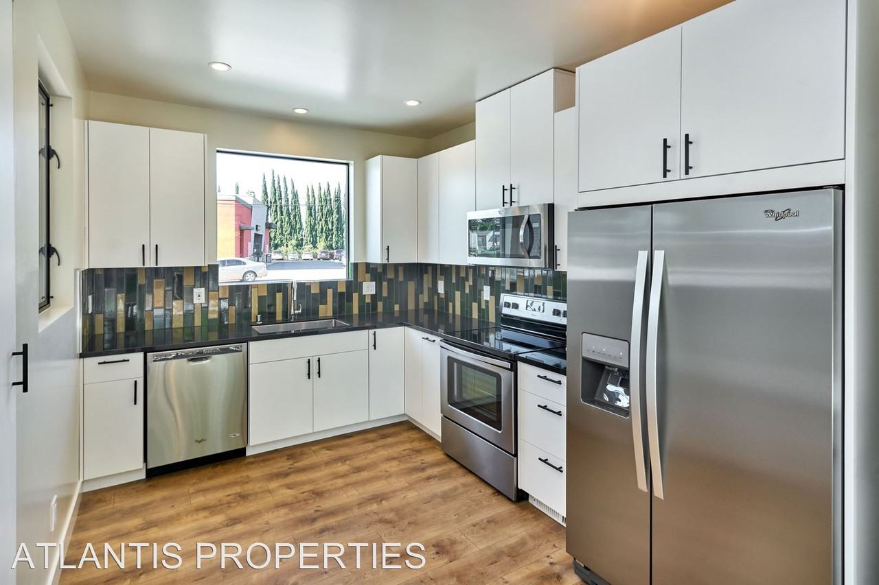 3086 Williams Rd - Photo 3 of 7