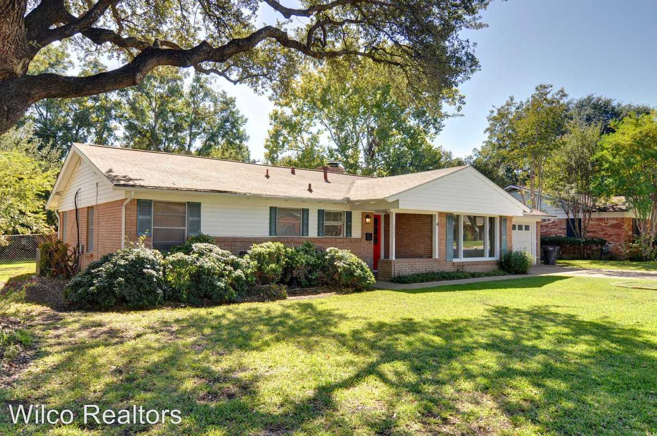 3557 Wosley Dr - Photo 2 of 26