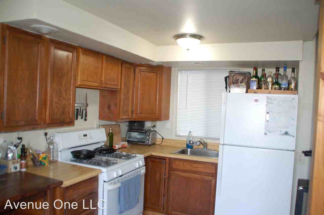 726 2nd St - Photo 3 of 12