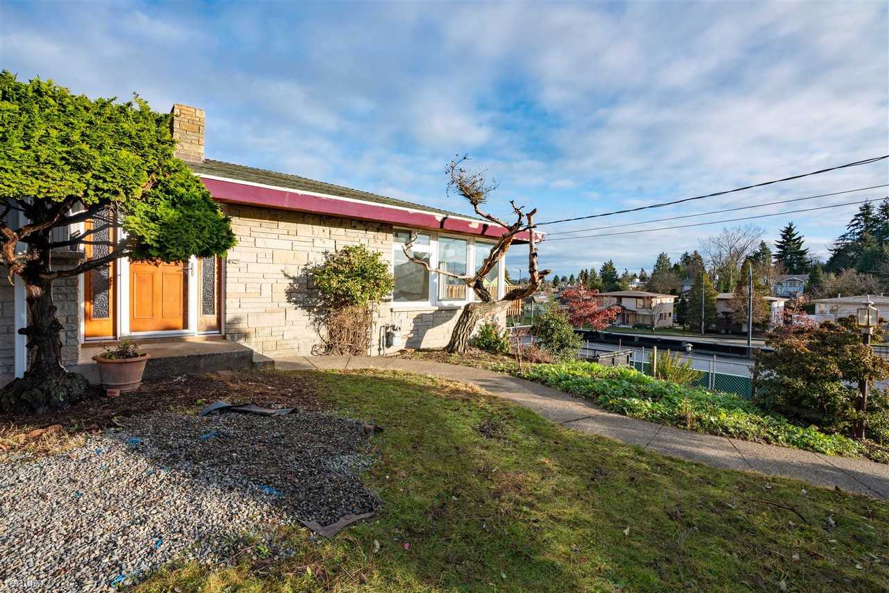 3220 S Dawson St - Photo 2 of 13