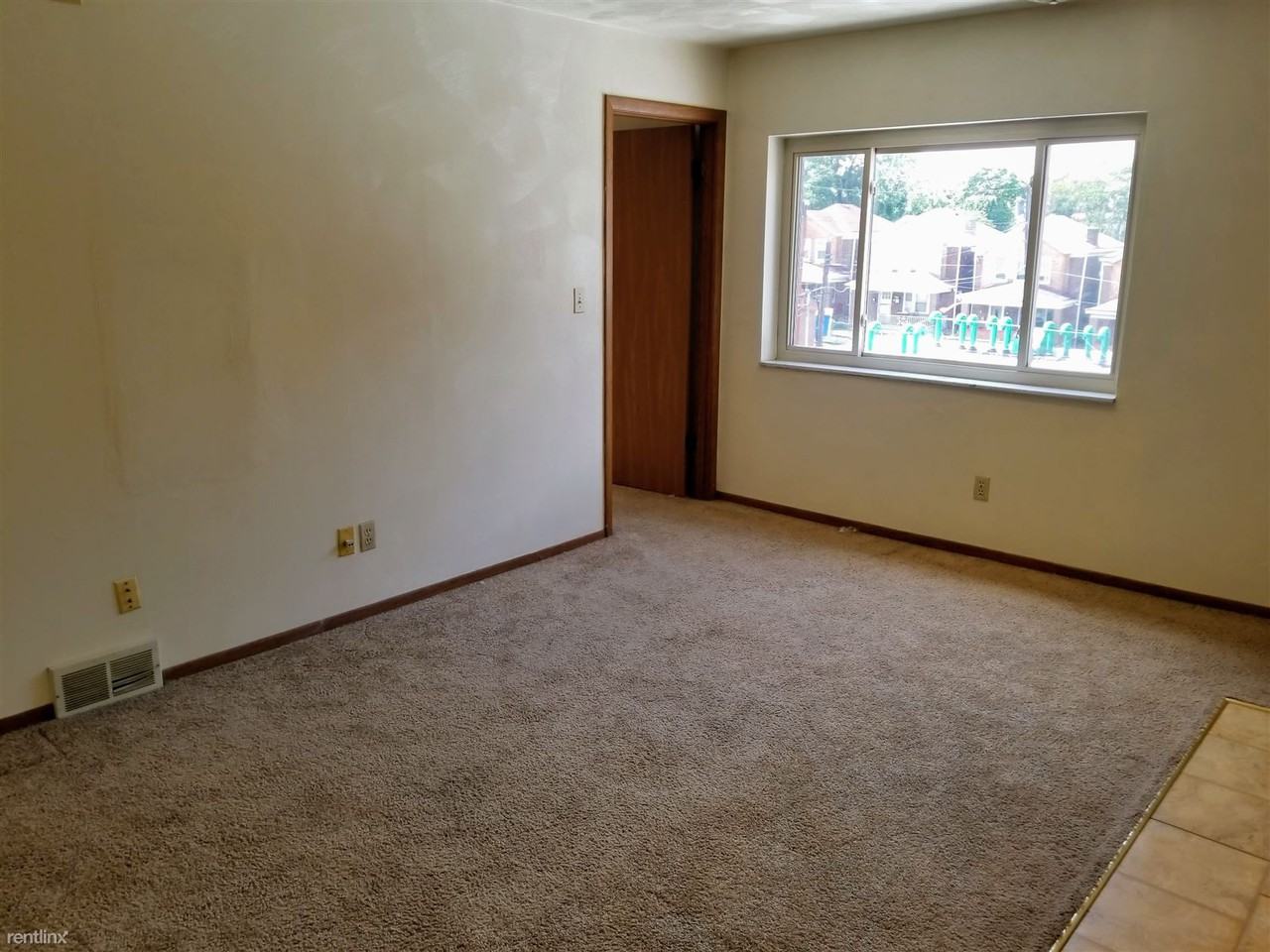 3526 Boulevard of the Allies - Photo 2 of 7